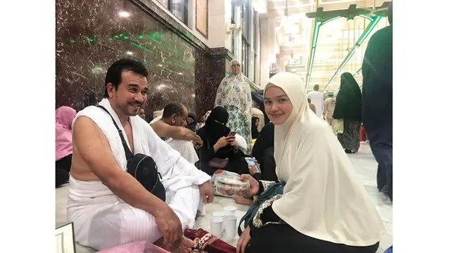 Rayakan 13 Tahun Pernikahan, Ini 7 Momen Bahagia Siti Nurhaliza dan Sang Suami