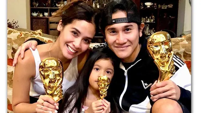 7 Tahun Menikah, Ini 7 Potret Kemesraan Vino Bastian dan Marsha Timothy