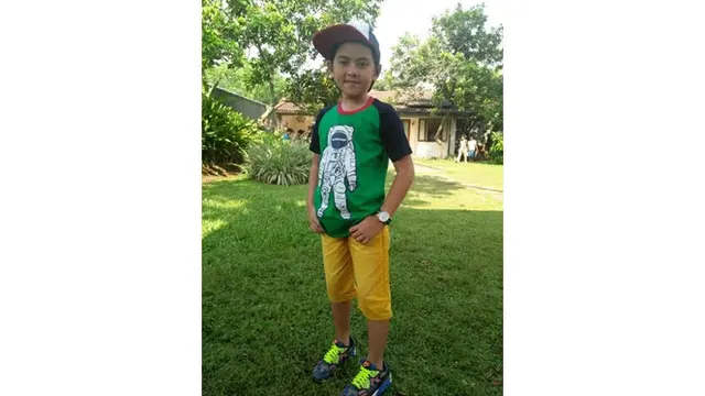 6 Foto Masa Kecil Rey Bong, Pandai Berpose Sedari Dulu