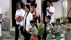 Kunjungan ibu RI ke Kabupaten Toba Samosir untuk melihat sekolah TK PUD Toba Nauli dan melihat Puskesmas Laguboti tinjau Iva Test, dan kesekolah SMA unggul del, di dalam Kunjungan Ibu Negara tersebut di sambut oleh Masyarakat Toba Samsoir dan anak an...