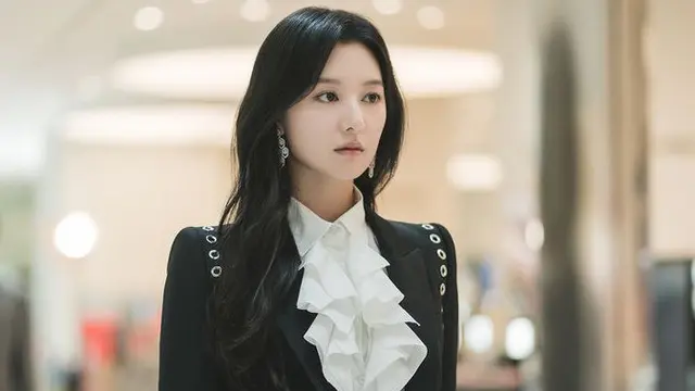 Inspirasi Outfit Ngantor ala Hong Hae in dari Drama Queen of Tears. [TVN]