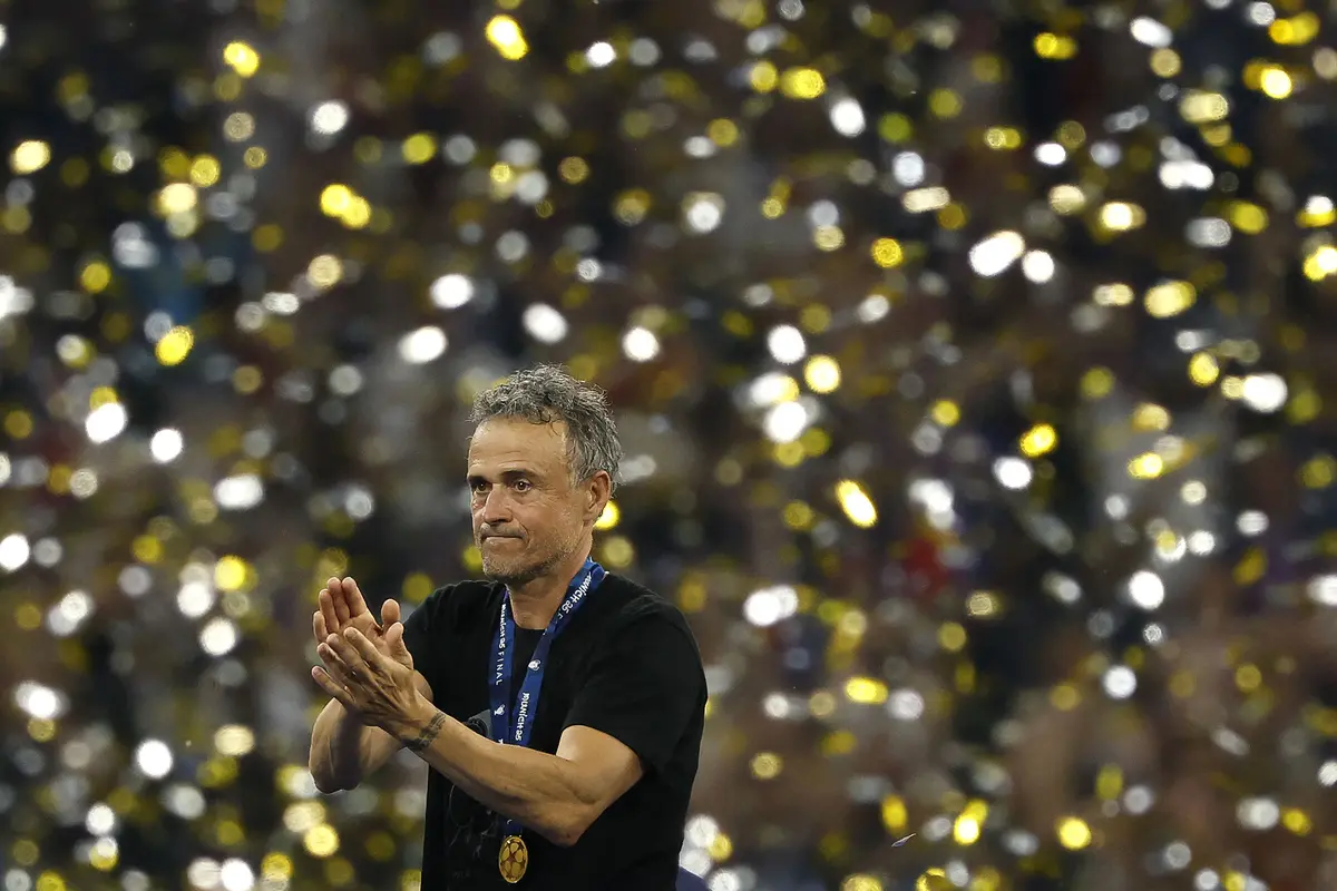 Foto: Makna Mendalam Kaos Hitam Luis Enrique saat Juara Liga Champions Bareng PSG