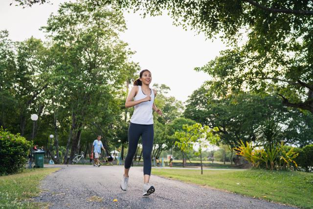1. Lari atau Jogging