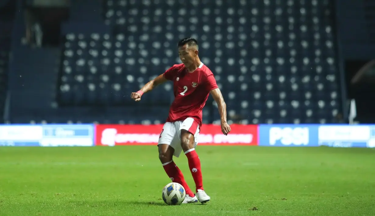 Miftah Anwar Sani. Bek kiri Timnas Indonesia berusia 26 tahun ini melakukan debutnya saat diturunkan Shin Tae-yong di leg pertama saat Indonesia menang 2-1 atas Chinese Taipei. Ia menyumbang assist untuk proses gol pertama yang dicetak Ramai Rumakiek. (Dok. PSSI)