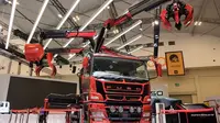 Spider merefleksikan kesan multifungsi, andal, dan kendaraan kerja yang bertenaga, sekaligus menunjukkan profesionalisme Mitsubishi Fuso.