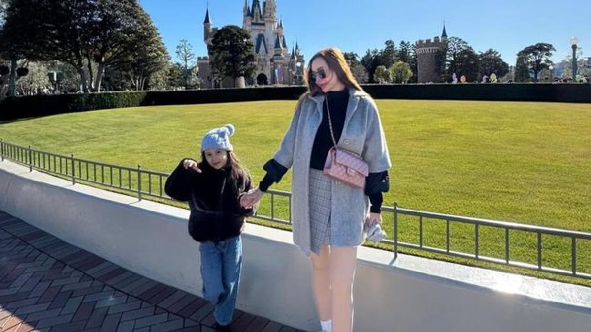 5 Potret Aura Kasih dan Arabella Sang Putri Liburan ke Jepang, Pesona Kecantikan Bak Bidadari
