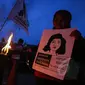 Puluhan buruh wanita saat menggelar aksi memperingati 22 tahun tanpa keadilan "Malam Marah Marsinah”, Jakarta, Jumat (8/5/2015). Mereka menuntut pemerintah untuk mengusut pelanggaran HAM terhadap Marsinah(Liputan6.com/Faizal Fanani)