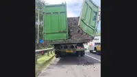 Truk Mundur Tak Kuat Nanjak Diduga Picu Kecelakaan di Tol Cipularang