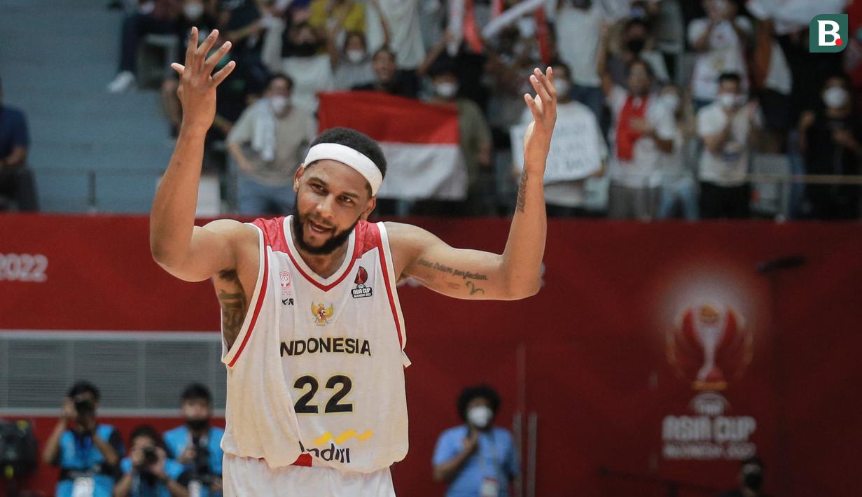 <p>Pemain Timnas Basket Indonesia, Maruqes Tarrell Bolden melakukan selebrasi usai mencetak poin saat matchday kedua Grup A FIBA Asia Cup 2022 antara Timnas Basket Indonesia melawan Timnas Basket Yordania di Istora Senayan, Jakarta, Kamis (14/07/2022). (Bola.com/Bagaskara Lazuardi)</p>