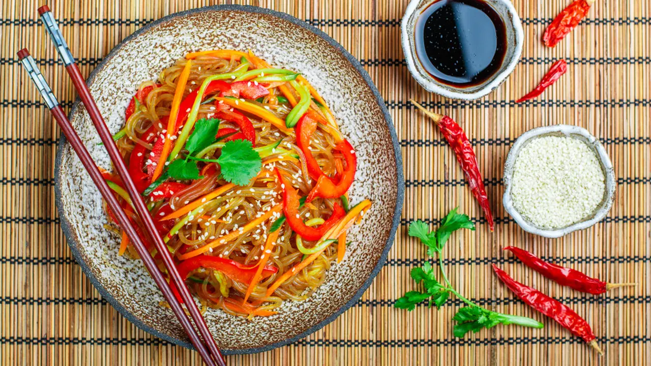 Bihun Instan dengan Rasa Japchae dan Kimchi khas Korea