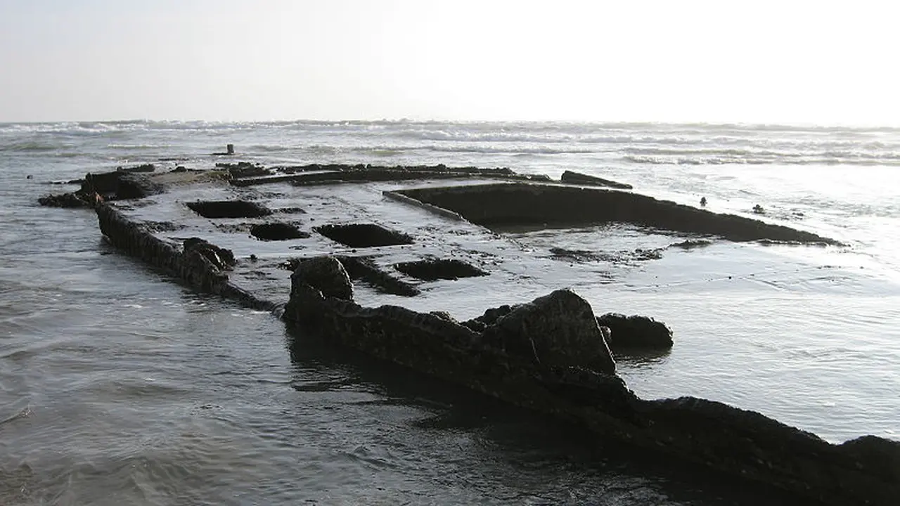 Bangkai Kapal SS Monte Carlo muncul di pesisir California