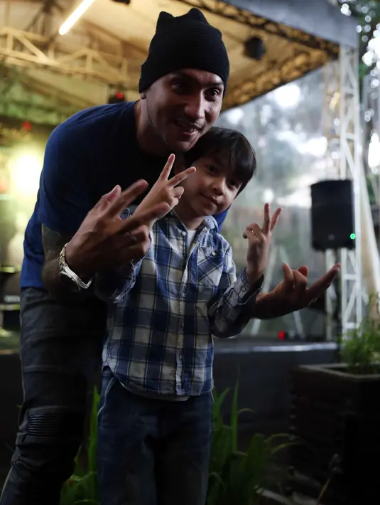 Tiga tahun hidup dijalan Allah, Gary Iskak mulai menjalankan perintah Allah. Salat tepat waktu dan baca Alquran hingga perdalam ajaran Islam dan hadis. Ia juga tidak mau masuk dalam ajaran tertentu. (Nurwahyunan/Bintang.com)