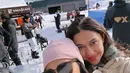 Tak heran jika duo kakak-adik ini banjir pujian. Bukan hanya karena kecantikan mereka, tapi juga karena vibe positif dan kekompakan yang selalu mereka tampilkan.  [@naymirdad].
