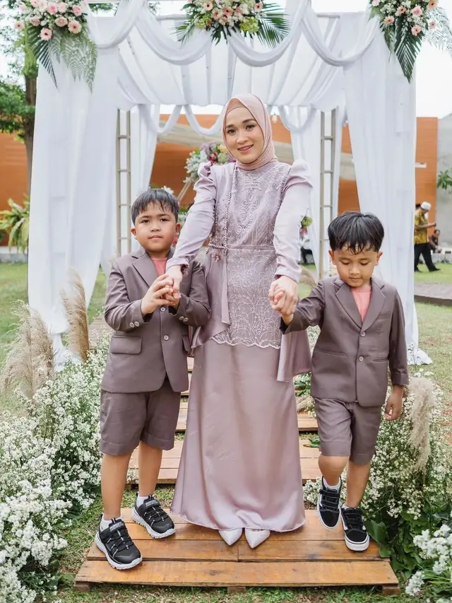 7 Potret Geng 'Janda' Glowing Saat Asuh Anak, Single Parent Hebat