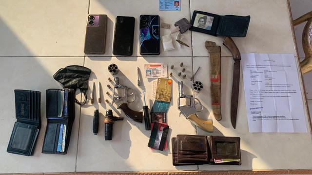 Beberapa barang bukti yang diamankan polisi dari ketiga pelaku spesialis pencuri motor. Foto : (Istimewa)