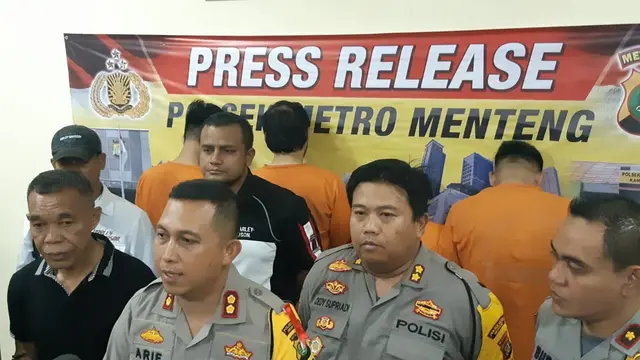 Wakapolres Metro Jakarta Pusat AKBP Arie Ardian Saat Memberikan Keterangan Pers Terkait Penangkapan Artis Peran Sandy Tumiwa atas Kasus Narkoba. (Foto: Liputan6.com/Ady Anugrahadi)