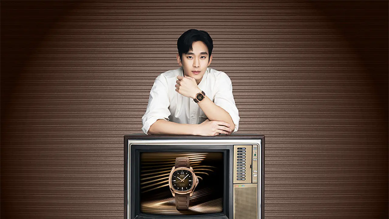 Kim Soo Hyun Pamer Jam Tangan Desain TV Jadul
