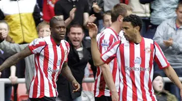 Sunderland&#039;s Djibril Cisse celebrates scoring against Hull City during an English FA Premier League match at Stadium of Light, England, on April 18, 2009. AFP PHOTO/GRAHAM STUART