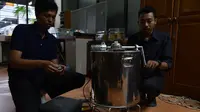 Mahasiswa Malang ciptakan alat pemerah madu portable (Liputan6.com / Zainul Arifin)