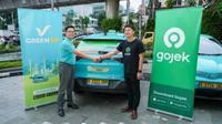 Green SM sebagai penyedia armada taksi listrik jalin kerja sama dengan Gojek.