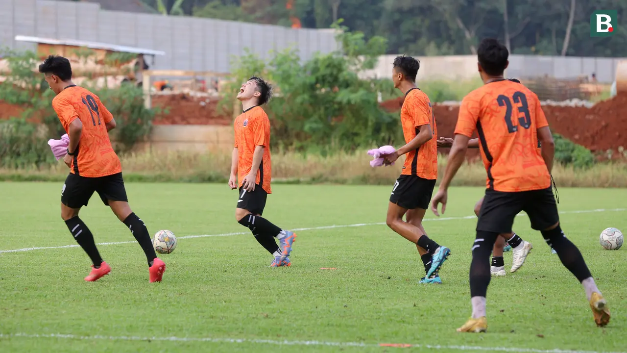 Foto: Pemain Persija Asik-Asik, Ryo Matsumura Ceria di Sesi Latihan Macan Kemayoran