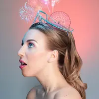 Gaya rambut yang ditambah dalam editing fotografi ini mampu membuat kamu berimajinasi. (via: boredpand.com)