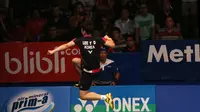 Lee Yong-dae melompat kegirangan usai mengalahkan Pasangan China, Chai Biao/Hong Wei   dengan skor 13-21, 21-13, dan 21-16 pada partai final yang berlangsung di Istora Senayan, Jakarta, Minggu (5/6/2016). (Bola.com/Nickas Hanoatubun)