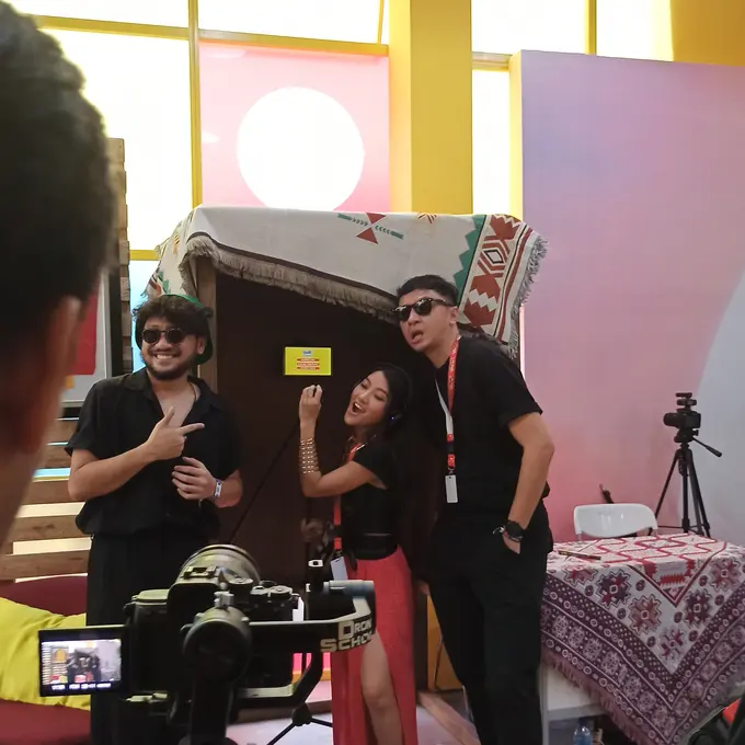 Kunto Aji, Asteriska, dan Iga Massardi di Dunia Collabonation Pestapora bareng IM3. (Foto: Lanny/Fimela)
