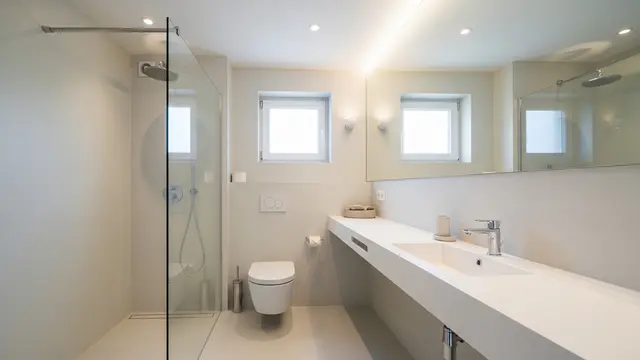Trik agar Kamar Mandi Kecil Jadi Luas/AI Generated