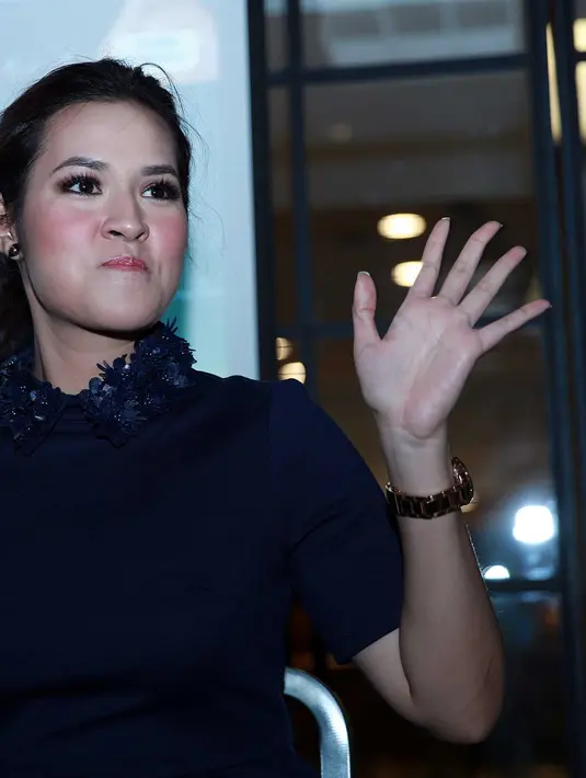 Meski sering bernyanyi bersama dengan Afghan, ini baru pertama kalinya bagi Raisa satu panggung dengan Afghan dalam sebuah konser megah. (Deki Prayoga/Bintang.com)
