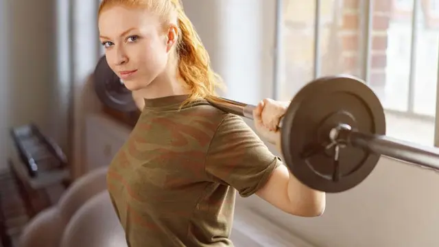 Wanita Latihan Angkat Beban, Bahayakah?