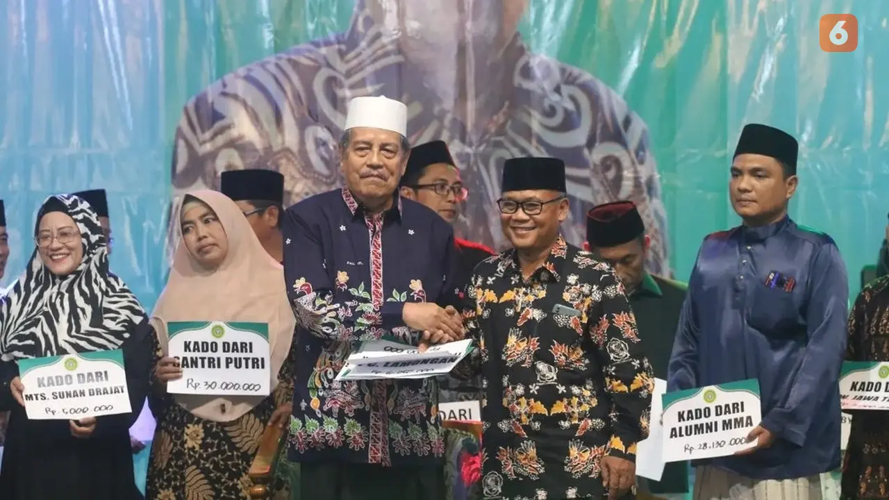 Ultah Pengasuh Ponpes Sunan Drajat, Alumni Serahkan Hadiah Rp1 M (Liputan6.com/Istimewa)