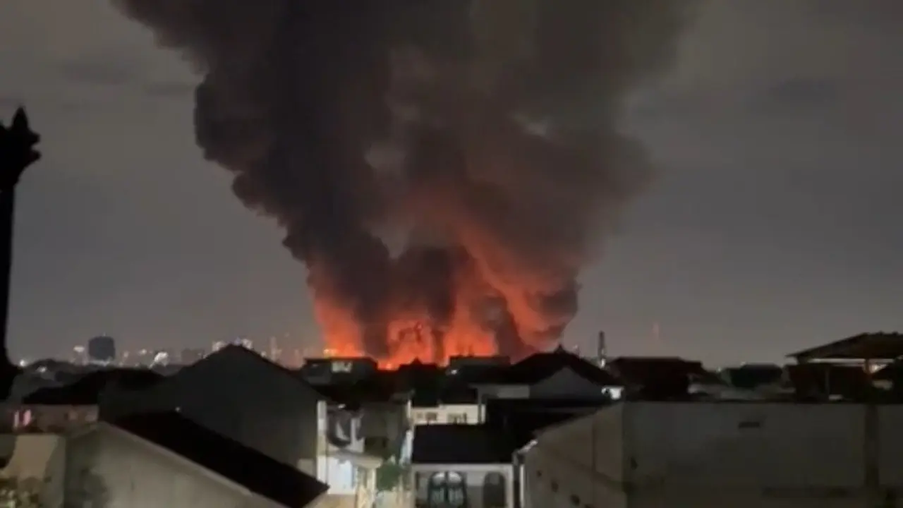 Kebakaran terjadi di Depo Pertamina Plumpang, Jakarta, Jumat (3/3/2023) 