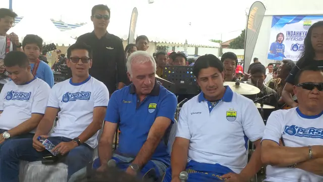 pelatih anyar Persib, Roberto Carlos Mario Gomez