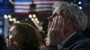 Ekspresi seorang pendukung dari Capres Partai Demokrat Hillary Clinton saat menyaksikan hasil perhitungan suara Pilpres AS 2016 di Jacob K. Javits Convention Center di New York, AS, (8/11). (REUTERS/Adrees Latif)