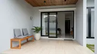 9 Warna Keramik Teras yang Bikin Rumah Terlihat Bersih dan Mudah Dirawat, Tampak Elegan
