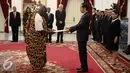 Presiden Jokowi saat menerima surat kepercayaan Duta Besar LBPP di Istana Merdeka, Jakarta, Selasa (31/5). 8 Dubes LBPP Serbia, Demokratik Federal Ethiopia, Myanmar, Afghanistan, Timor Leste, Kuala Lumpur, Bostwana, Lithuania. (Liputan6.com/Faizal Fanani)