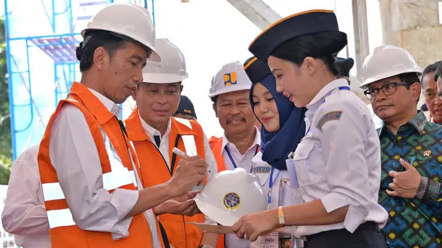 20160303-Jokowi  Tinjau Pembangunan LRT Palembang- Daniel Pietersz