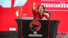Ketua Umum Partai Demokrasi Indonesia Perjuangan (PDIP) Megawati Soekarnoputri menyampaikan pidato pada penutupan Rakernas V PDIP di Beach City International Stadium, Ancol, Jakarta, Minggu (26/5/2024). (Liputan6.com/Angga Yuniar)