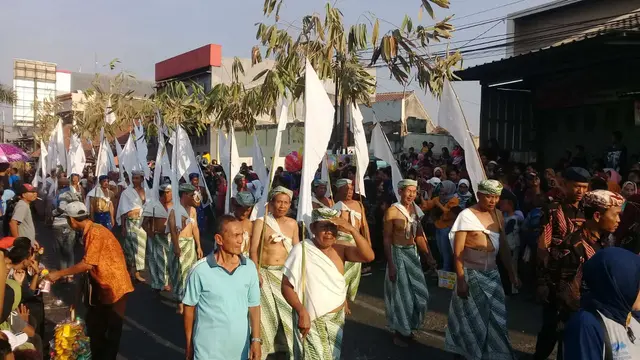 Pesan Silaturahmi Lewat Tradisi Memayu Buyut Trusmi Cirebon
