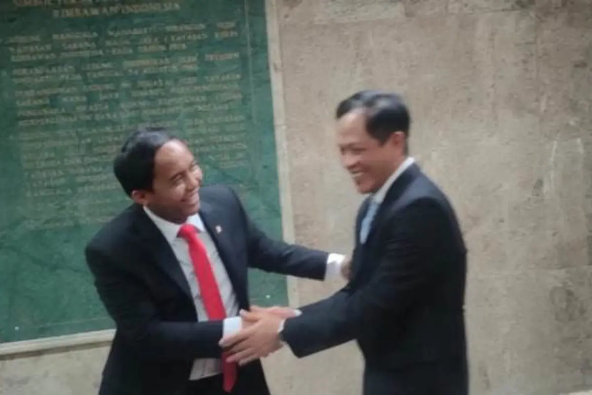 Usai Sertijab, Hanif Faisol dan Raja Juli  Ungkap Amanat Khusus Prabowo untuk Kementerian Lingkungan Hidup dan Kementerian Kehutanan