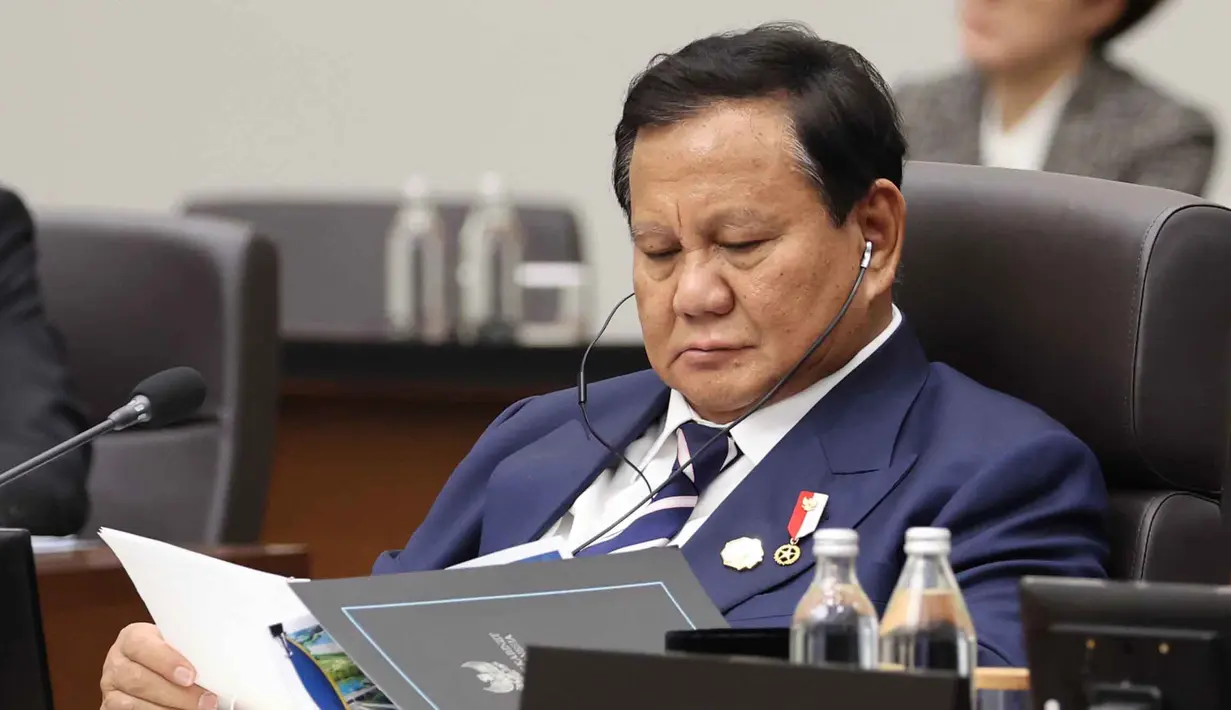 Presiden Indonesia Prabowo Subianto menghadiri Pertemuan Pemimpin Ekonomi Kerja Sama Ekonomi Asia-Pasifik (APEC) di Gyeongju, Korea Selatan, Sabtu, 1 November 2025. Presiden Republik Indonesia, Prabowo Subianto menghadiri Konferensi Tingkat Tinggi (KTT) Kerja Sama Ekonomi Asia Pasifik (APEC) 2025 yang diselenggarakan di Gyeongju, Korea Selatan. (Yonhap via AP)