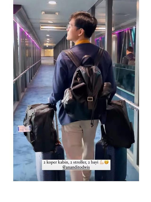 8 Momen Anisa Rahma dan Anandito Dwis Ajak Anak Kembar Jalani Umroh, Curi Perhatian