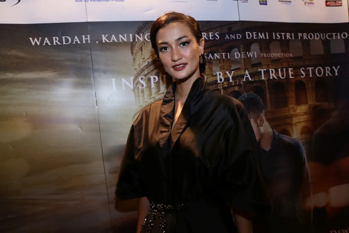 [Bintang] Atiqah Hasiholan