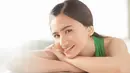 Tak hanya aktingnya, penampilan wanita yang dikabarkan berpacaran dengan Dul Jaelani ini juga tak kalah mencuri perhatian. Selain gaya busananya, makeup yang menghiasi wajahhnya pun terlihat cantik. Apalagi dengan makeup flawless, ia terlihat begitu memesona. (Liputan6.com/IG/@tissabiani)