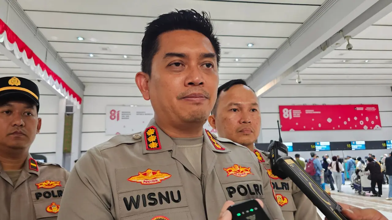 Polres Bandara Soetta Bagikan Masker dan Cek Kesehatan Calon Penumpang