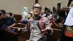 Mantan Wakil Menteri Ketenagakerjaan (Wamenaker), Immanuel Ebenezer Gerungan alias Noel, saat menanti waktu pelaksanaan sidang pembacaan tuntutan dari Jaksa Penuntut Umum (JPU) atas kasus dugaan pemerasan dan penerimaan gratifikasi terkait pengurusan sertifikasi Keselamatan dan Kesehatan Kerja (K3) di lingkungan kementerian Ketenagakerjaan di Pengadilan Tindak Pidana Korupsi, Jakarta, Senin (18/5/2026). (Kapanlagi.com/Budy Santoso)