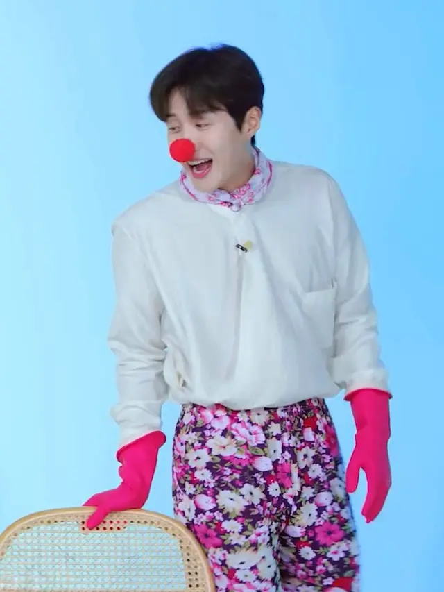 Kim Seon-Ho saat promosi K-Drama Hometown Cha Cha Cha.