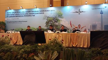 Menteri BUMN Erick Thohir merombak susunan direksi PT Garuda Indonesia.