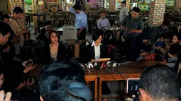 Dalam pernyataannya, Wanda Hamidah mengaku tidak pernah menerima panggilan dari PAN sebelum resmi diberhentikan, Jakarta, (16/9/14). (Liputan6.com/Faisal R Syam) 